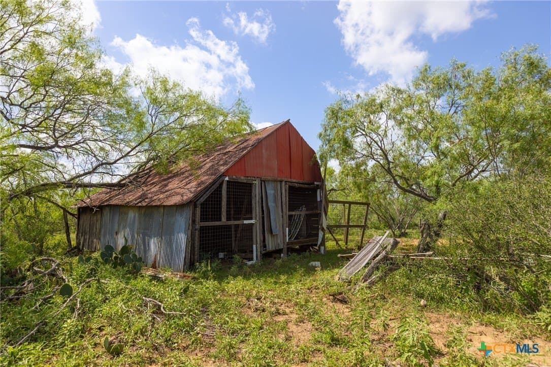 259 acres in Gonzales County - photo 28