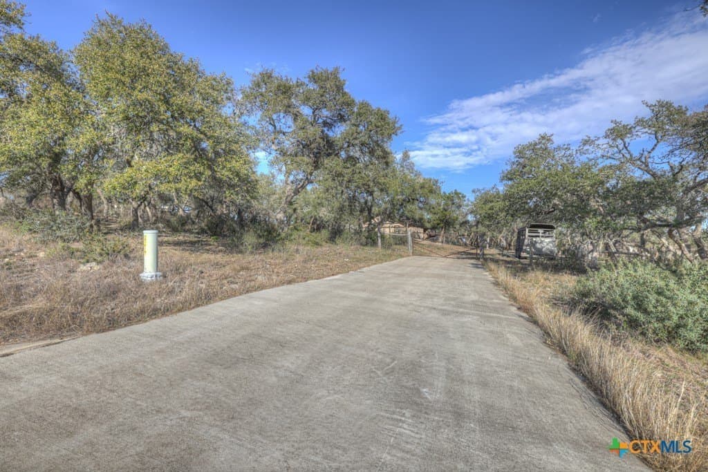 5.01 acres in Comal County - photo 2