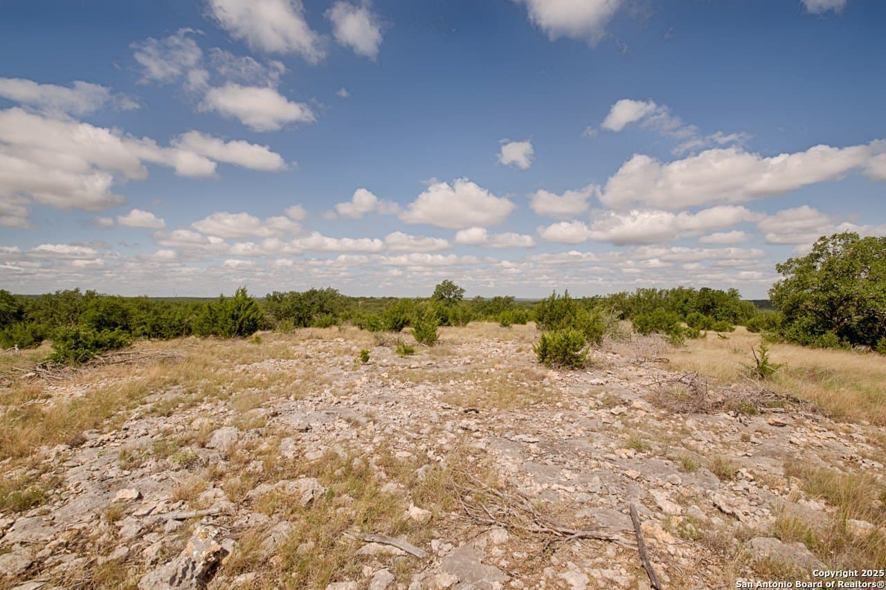 19.19 acres in Kimble County - photo 2