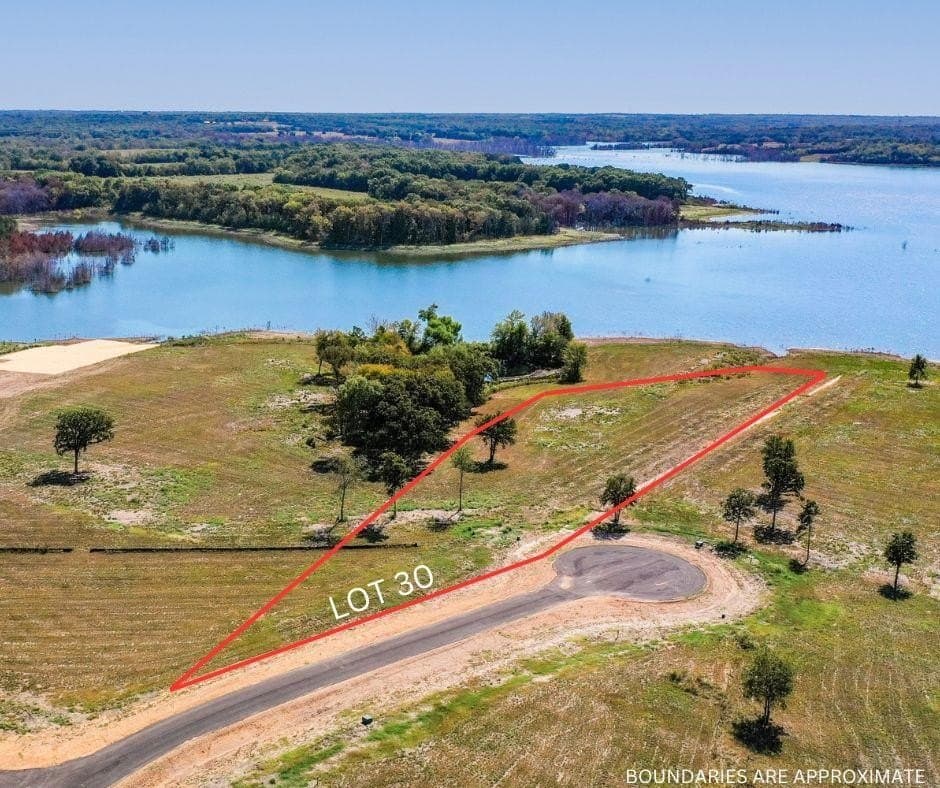 571 Lakewood Ln