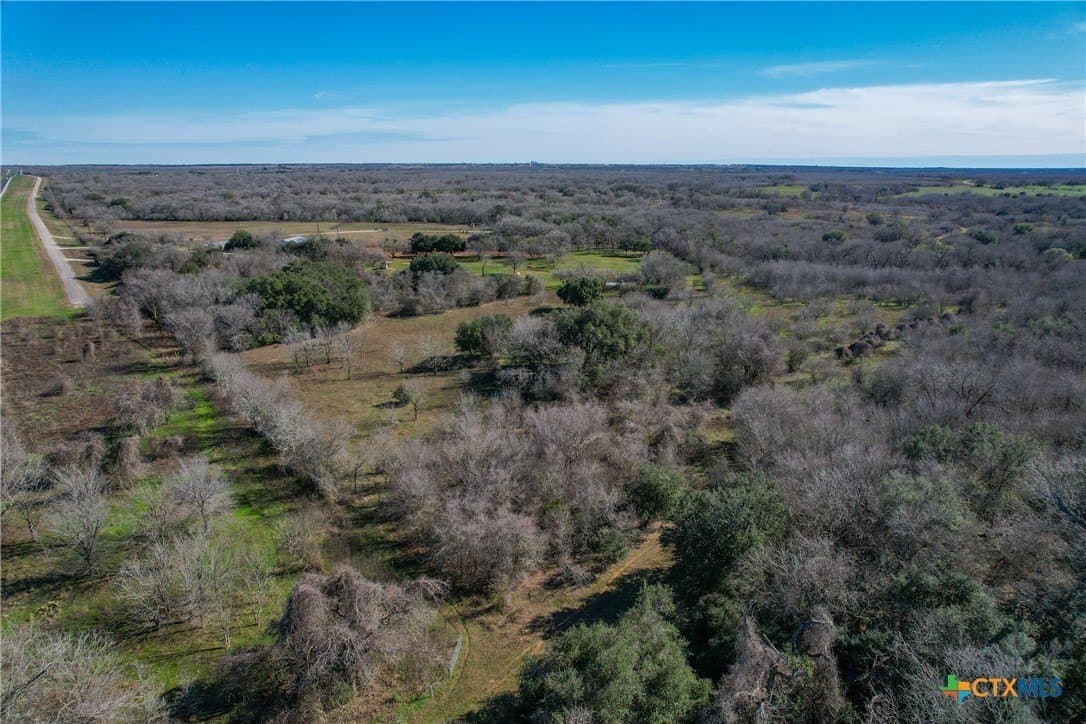 22.29 acres in Gonzales County - photo 2