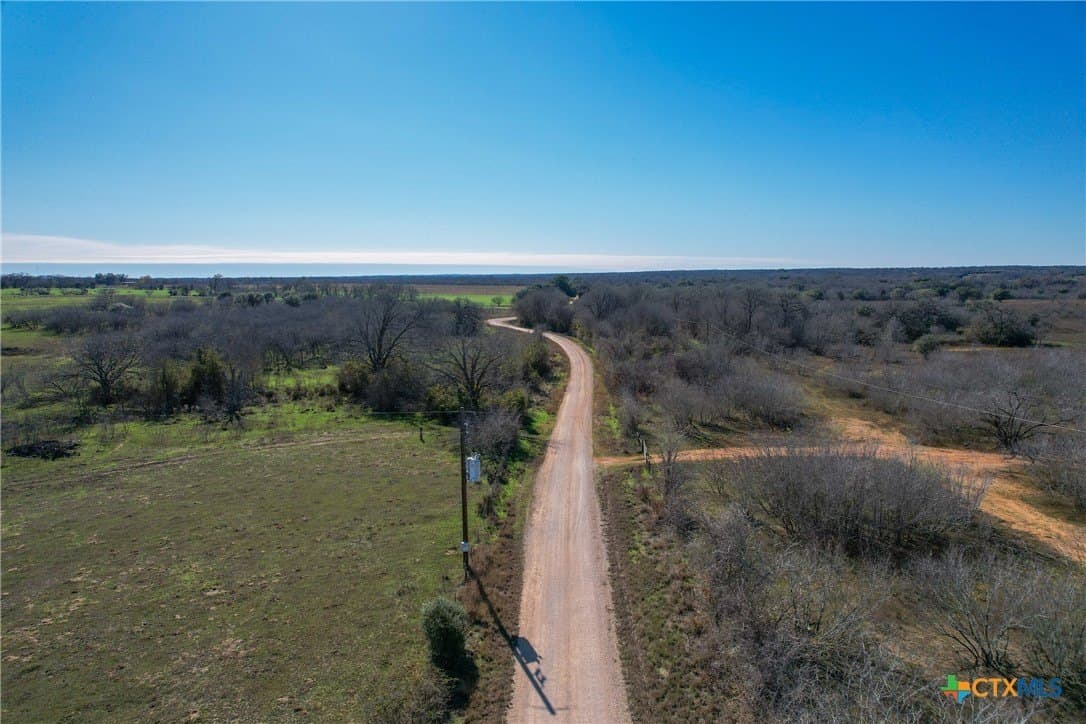 22.29 acres in Gonzales County - photo 3