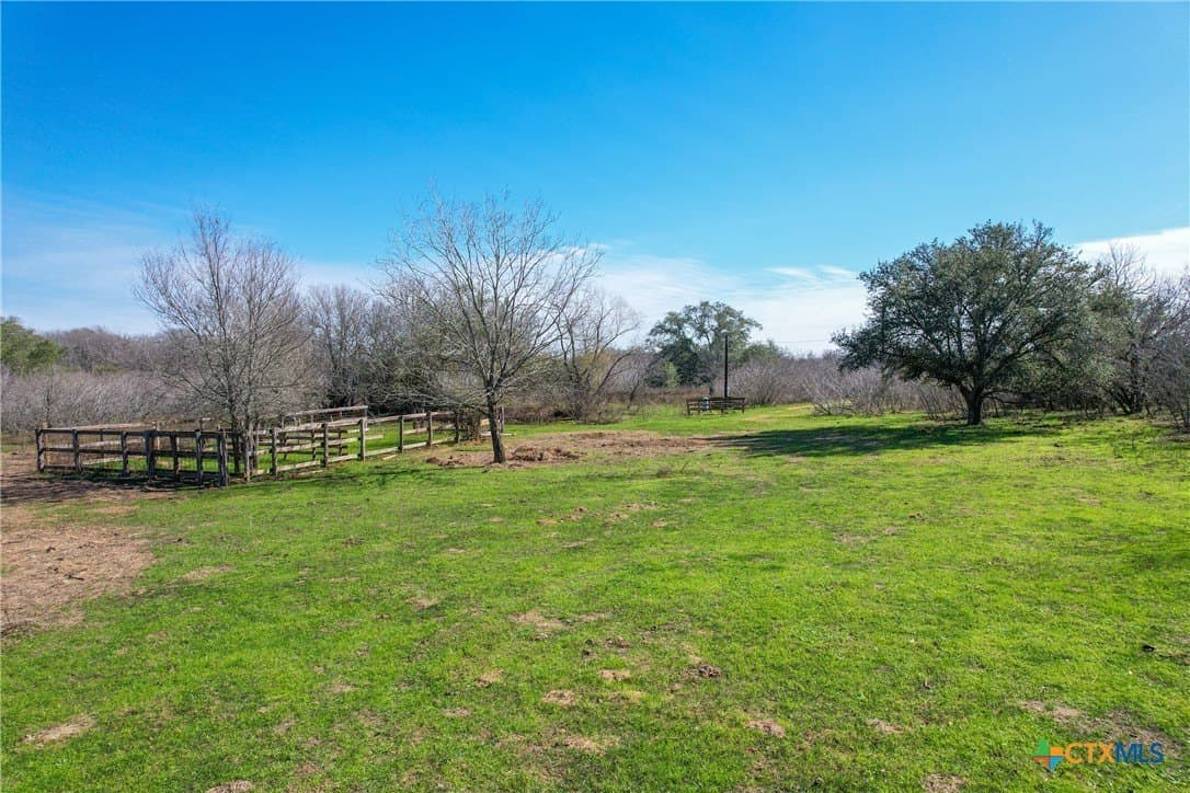 22.29 acres in Gonzales County - photo 6