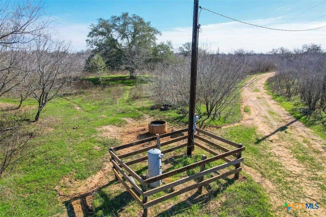 22.29 acres in Gonzales County - photo 7