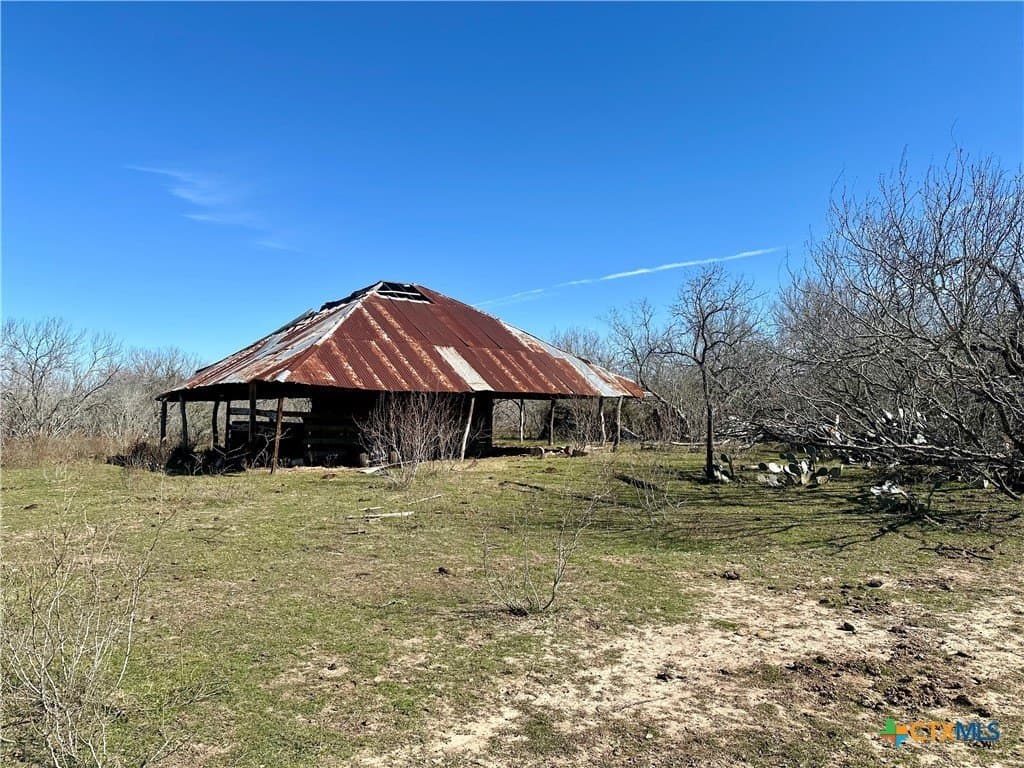 233.59 acres in Gonzales County - photo 12