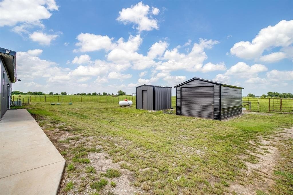 10 acres in Hill County - photo 37