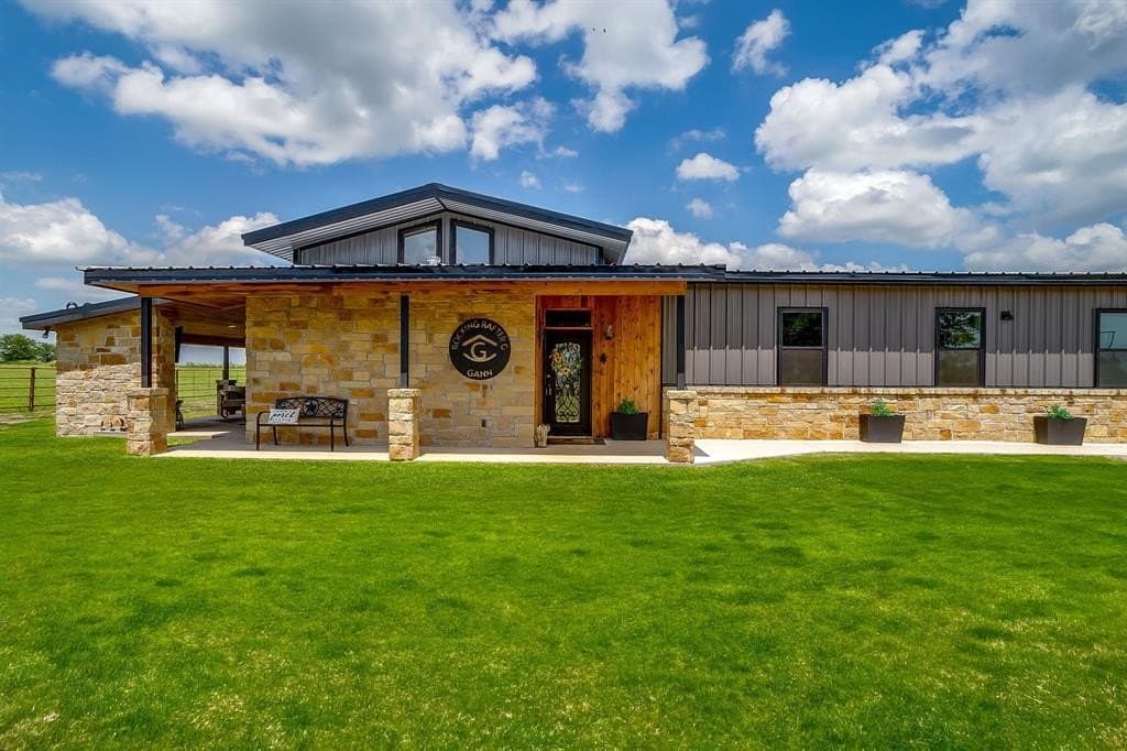 10 acres in Hill County - photo 4