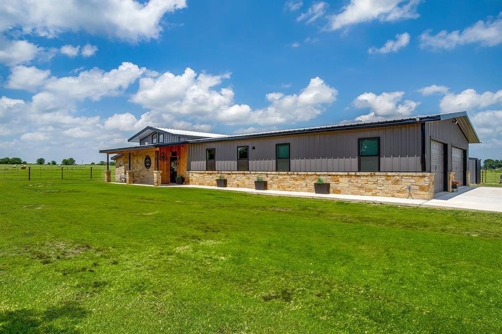 10 acres in Hill County - photo 3