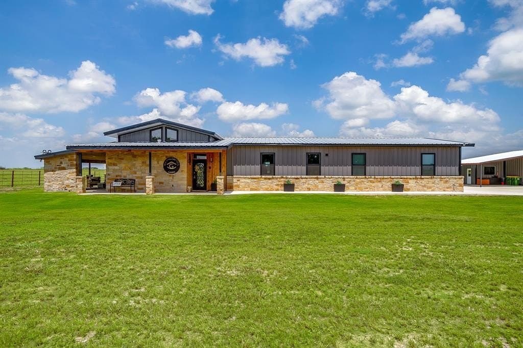 10 acres in Hill County - photo 2