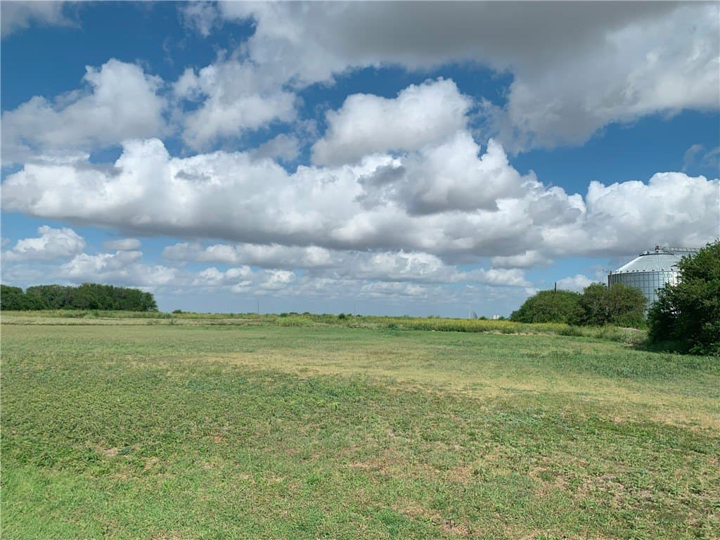 5.56 acres in San Patricio County - photo 2