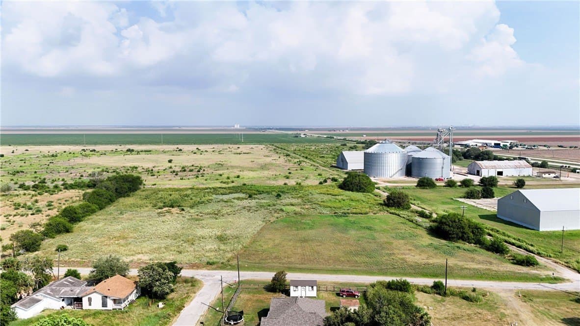 5.56 acres in San Patricio County - photo 5