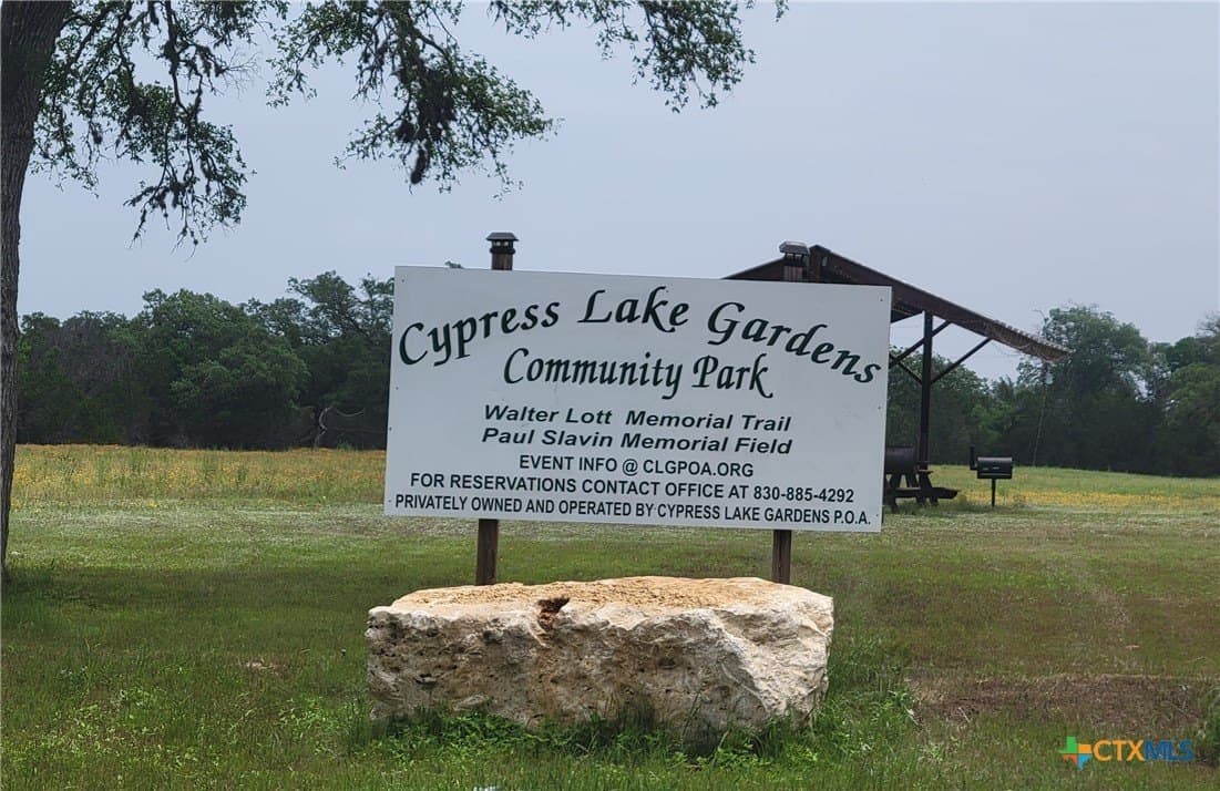 0.25 acres in Comal County - photo 5