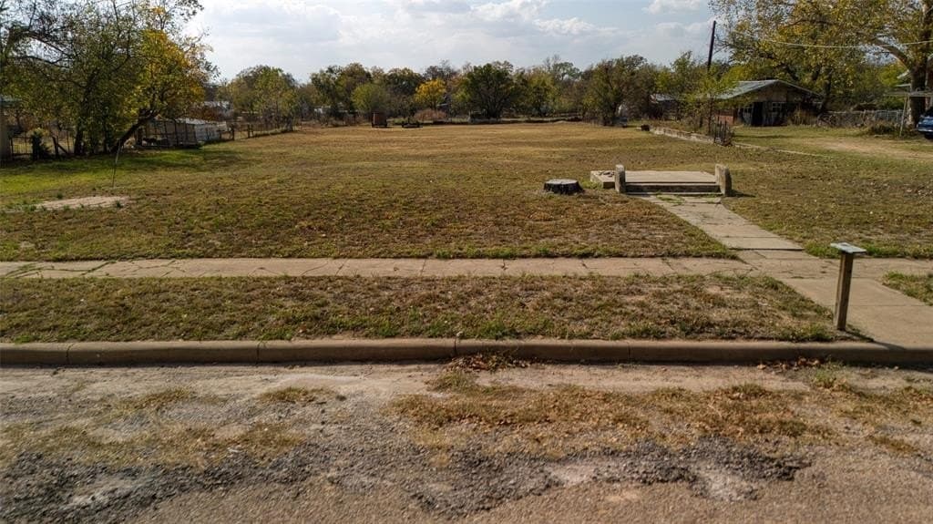0.77 acres in Eastland County - photo 3