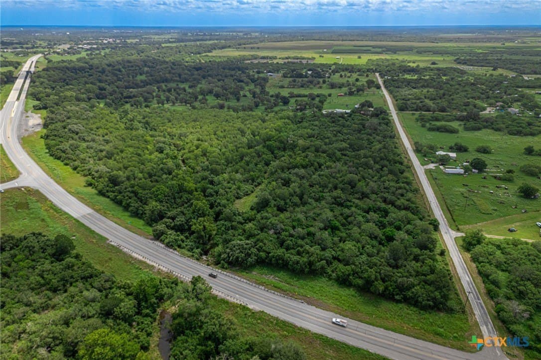33.13 acres in DeWitt County - photo 2