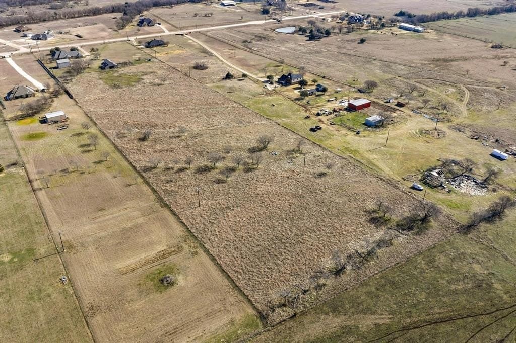 10.26 acres in Ellis County - photo 2