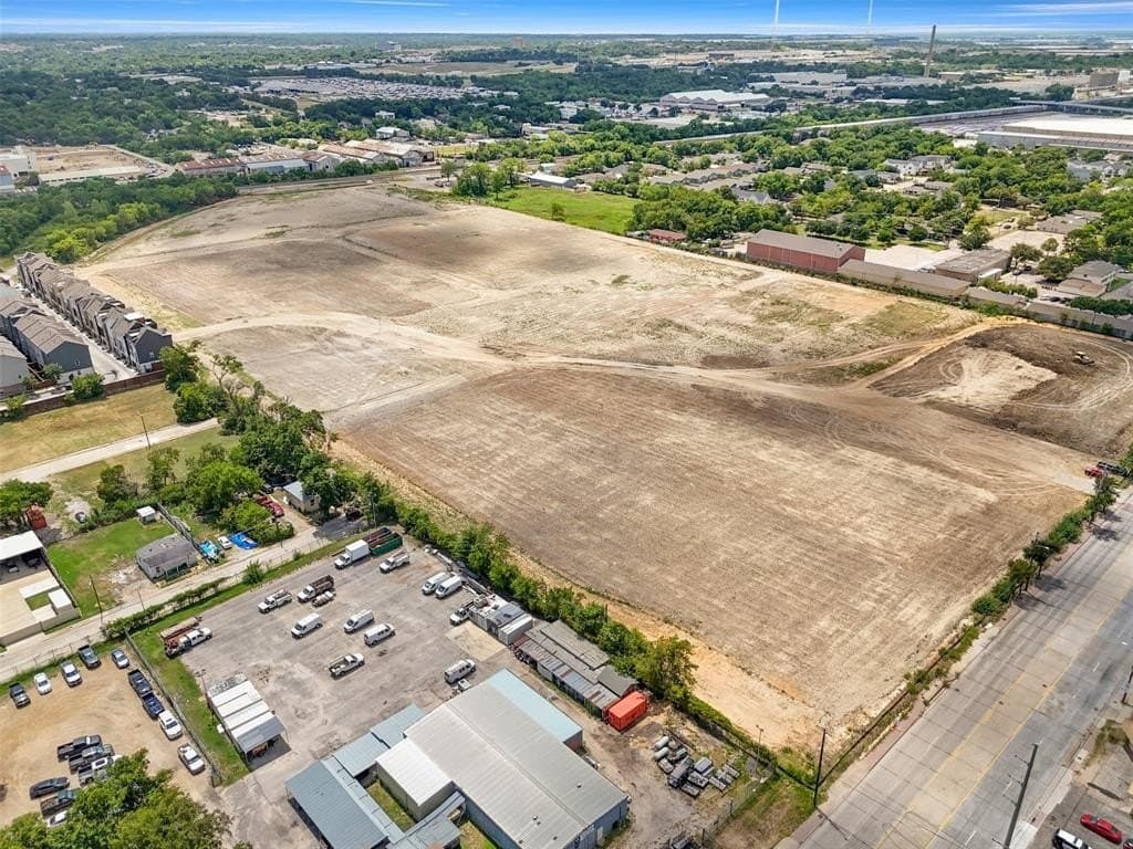 0.1 acres in Dallas County - photo 9