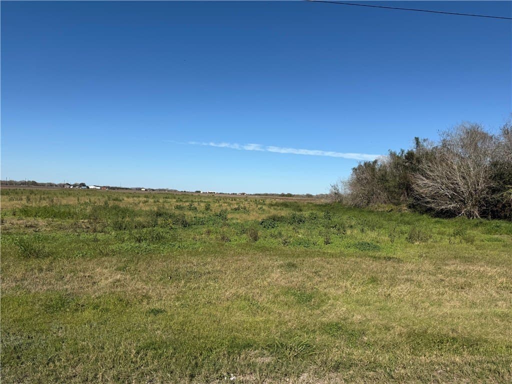 5.01 acres in San Patricio County - photo 2