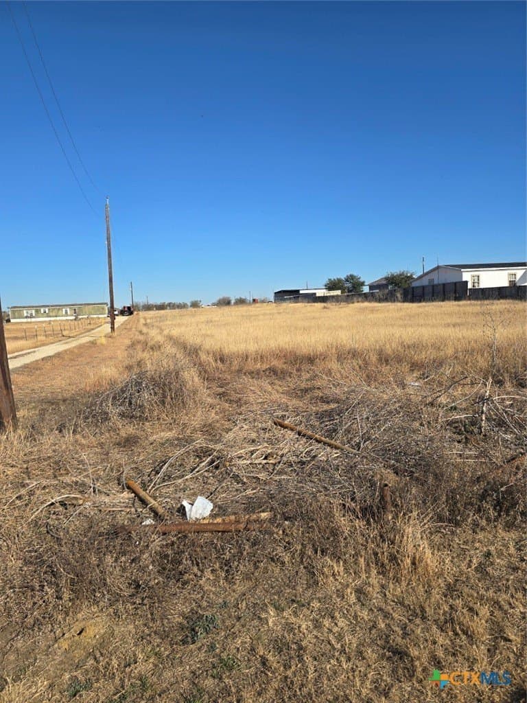 1.5 acres in Gonzales County - photo 4