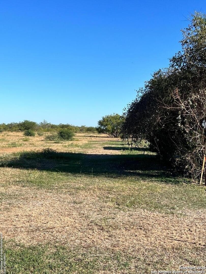 7 acres in Bexar County - photo 2