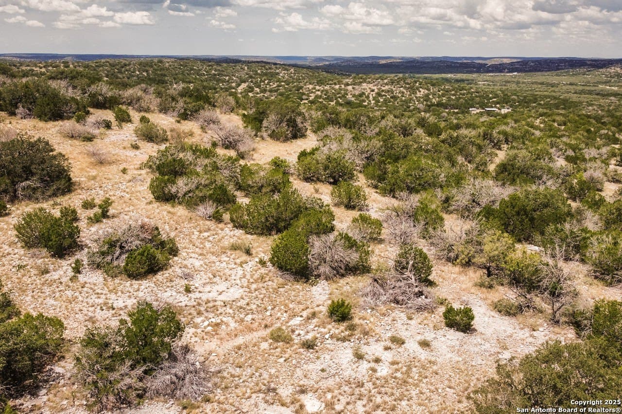138.12 acres in Edwards County - photo 5