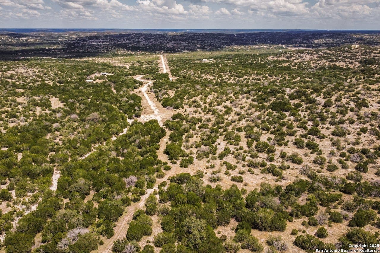 138.12 acres in Edwards County - photo 4