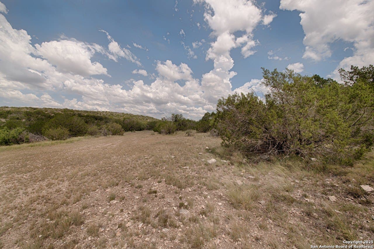 138.12 acres in Edwards County - photo 8