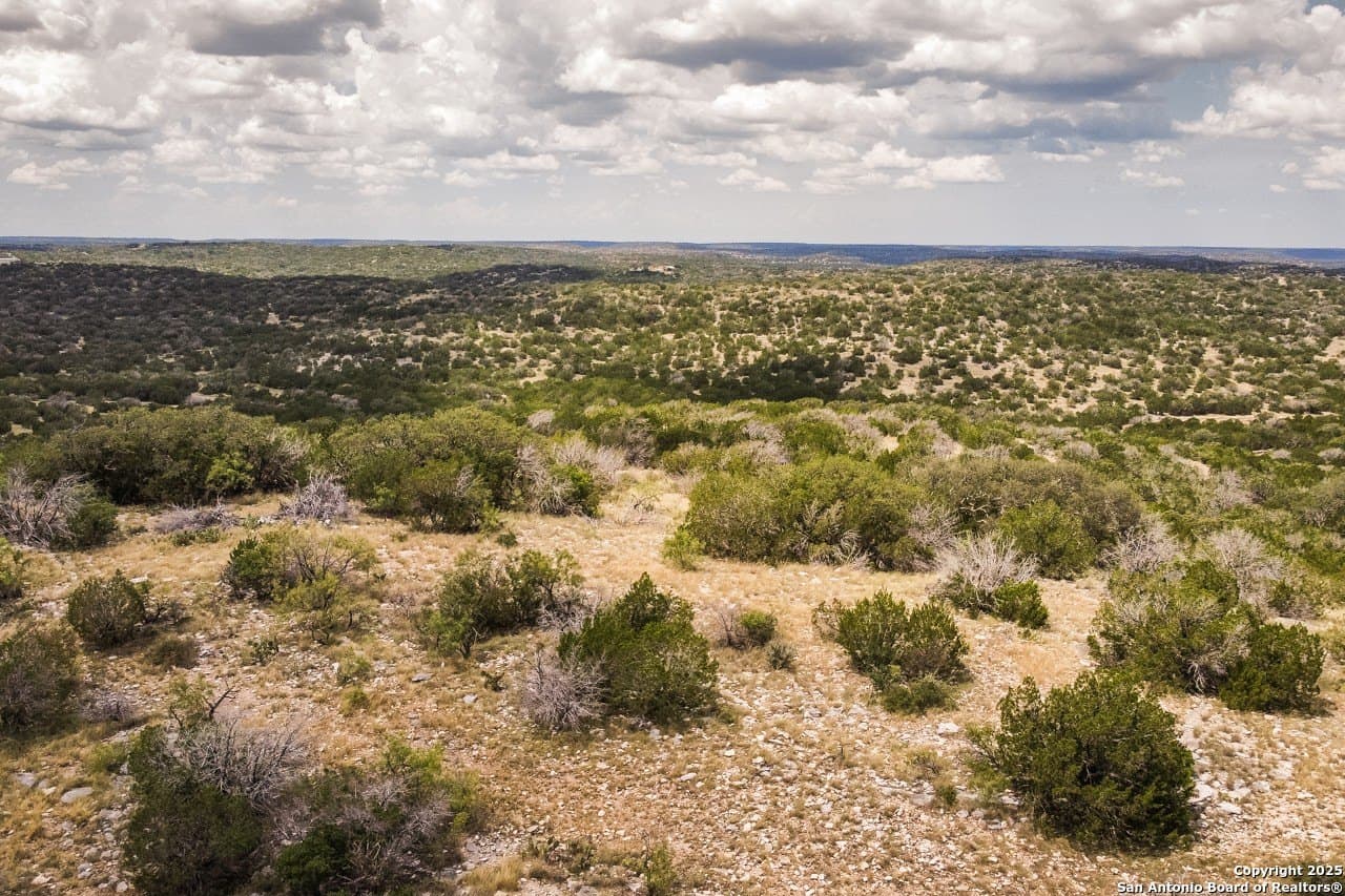 138.12 acres in Edwards County - photo 6