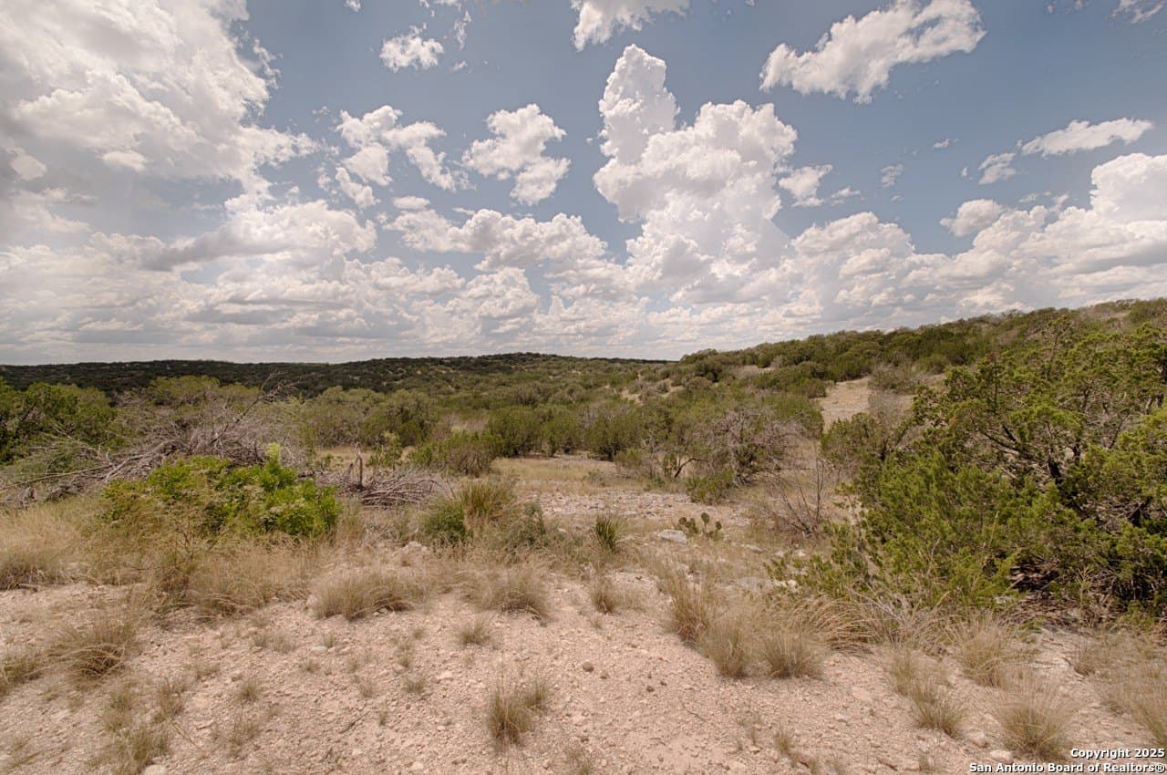 138.12 acres in Edwards County - photo 9