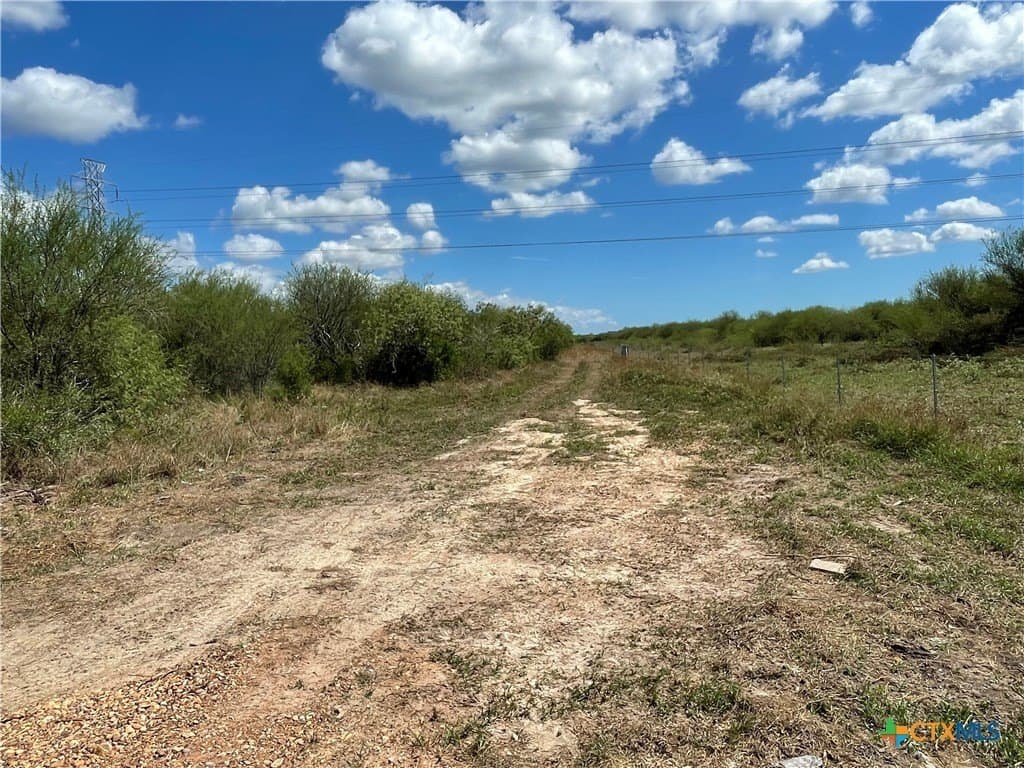 10 acres in Victoria County - photo 2