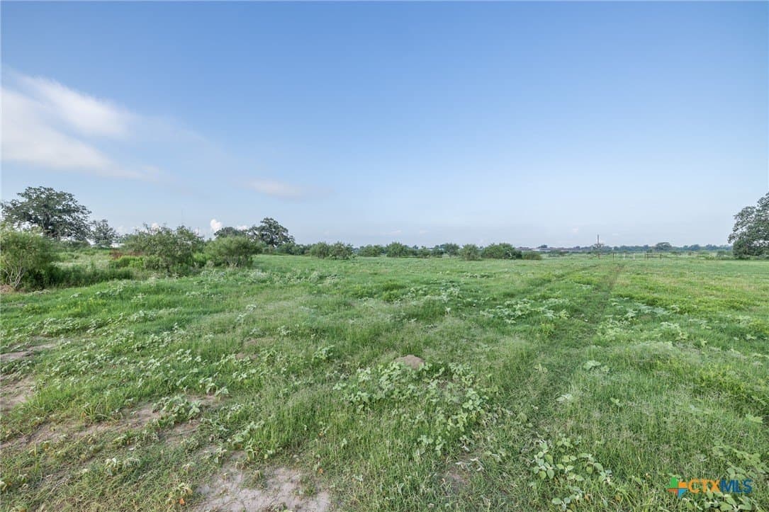 1.63 acres in Gonzales County - photo 9