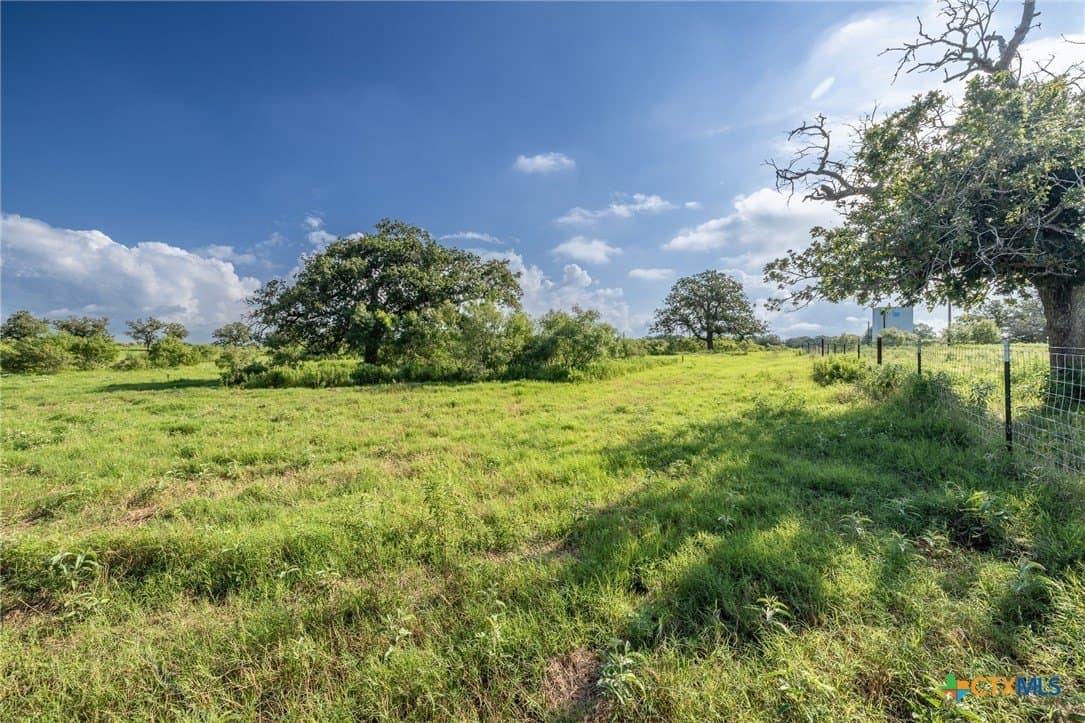 1.63 acres in Gonzales County - photo 6