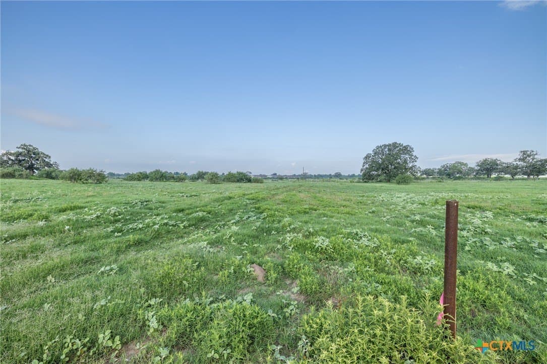 1.63 acres in Gonzales County - photo 8