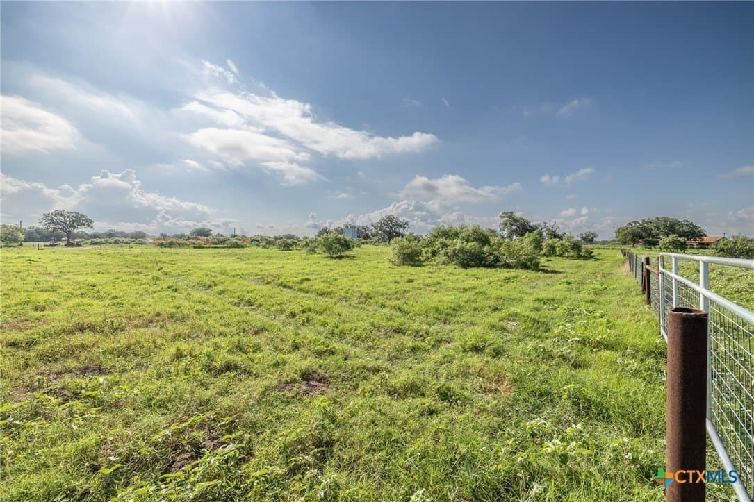 1.63 acres in Gonzales County - photo 7