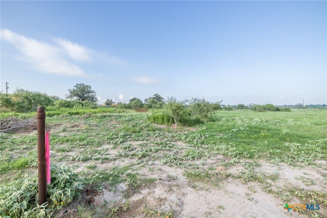 1.63 acres in Gonzales County - photo 10