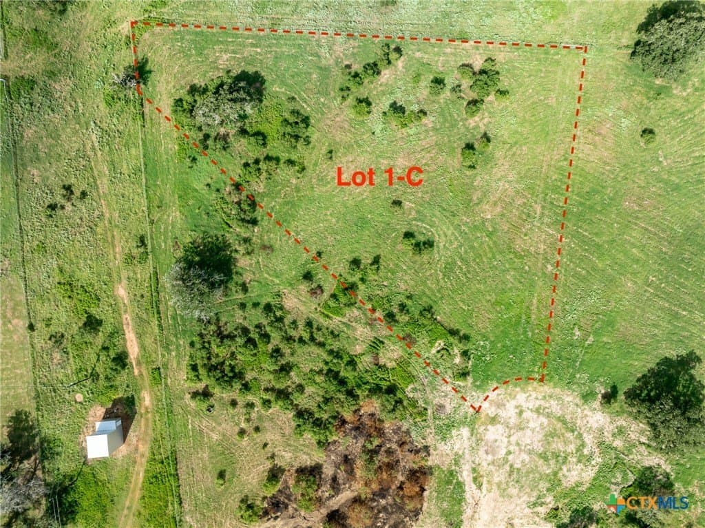 1.63 acres in Gonzales County - photo 3