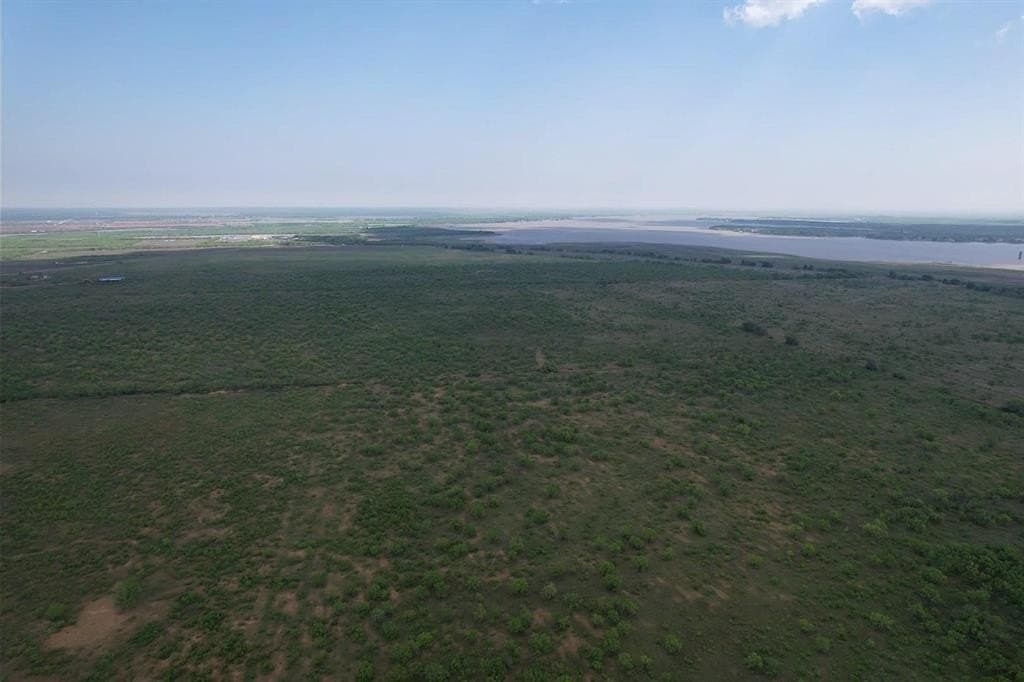 176.85 acres in Jones County - photo 2