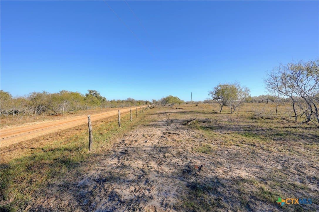 28 acres in Gonzales County - photo 2