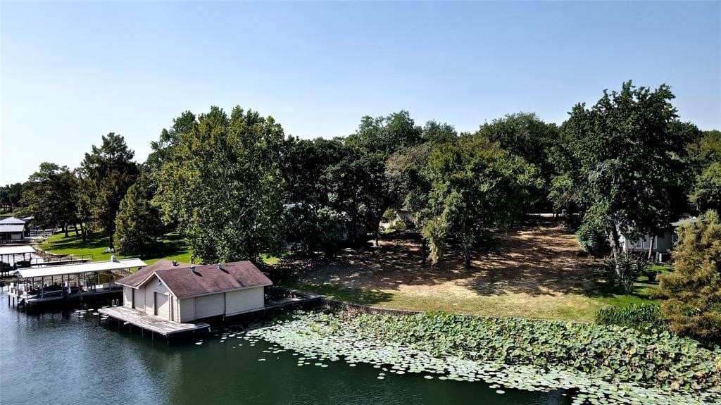 0.56 acres in Henderson County - photo 9