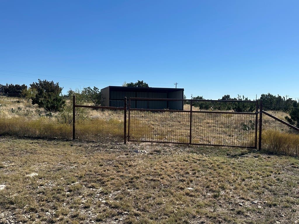 10 acres in Tom Green County - photo 35