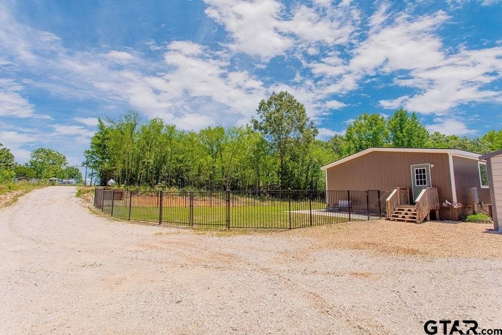 10 acres in Smith County - photo 43