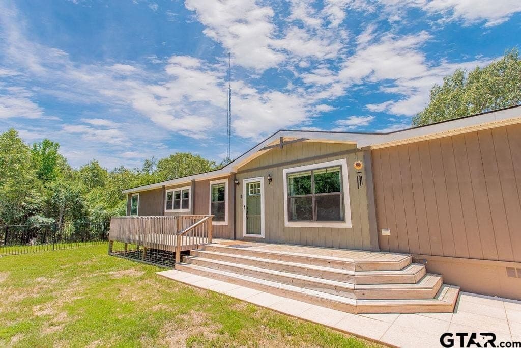10 acres in Smith County - photo 2