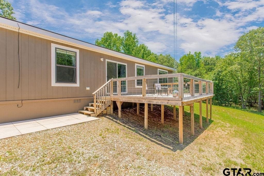 10 acres in Smith County - photo 4