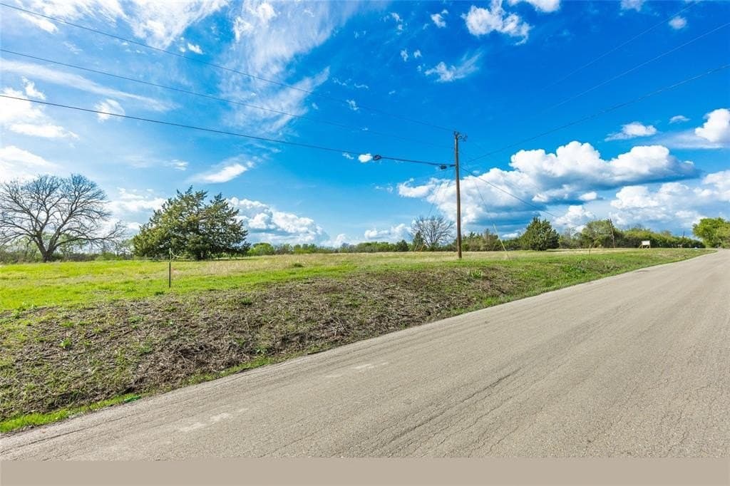 1.66 acres in Hunt County - photo 8