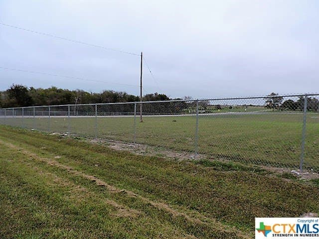 0.2 acres in DeWitt County - photo 2