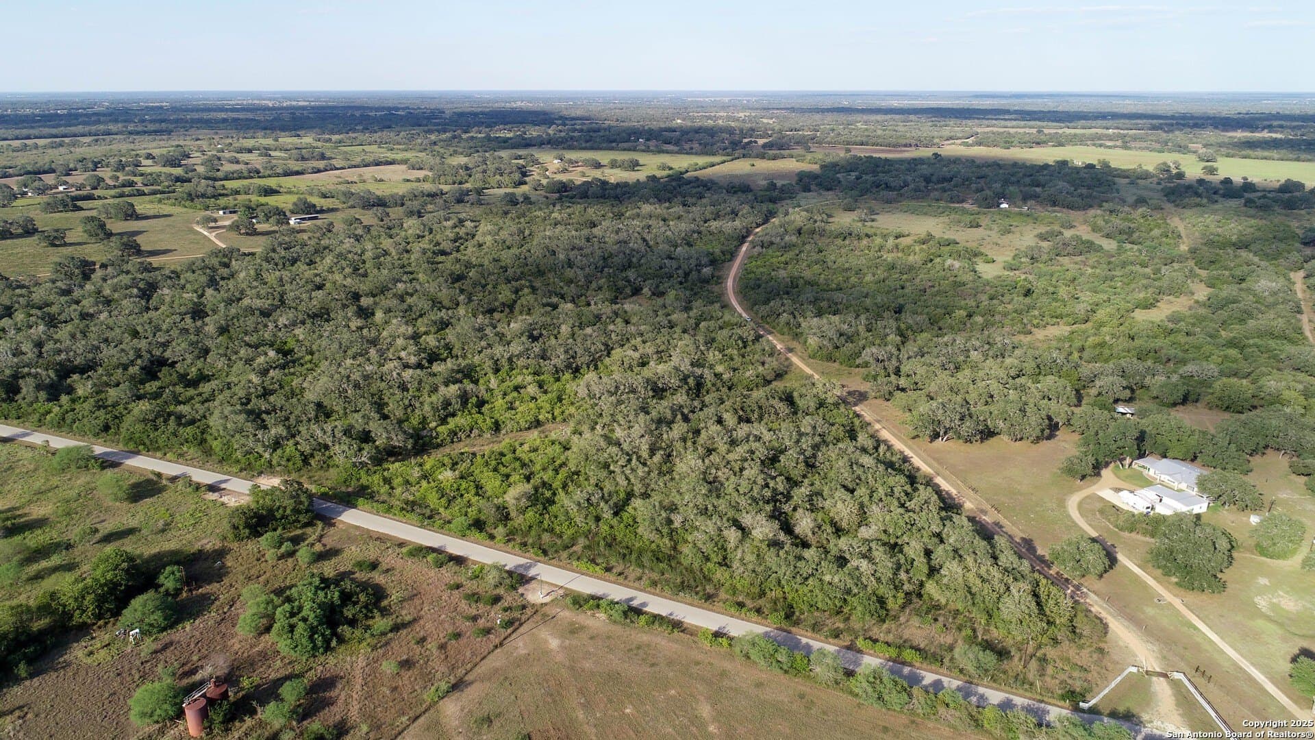 41.57 acres in De Witt County - photo 6