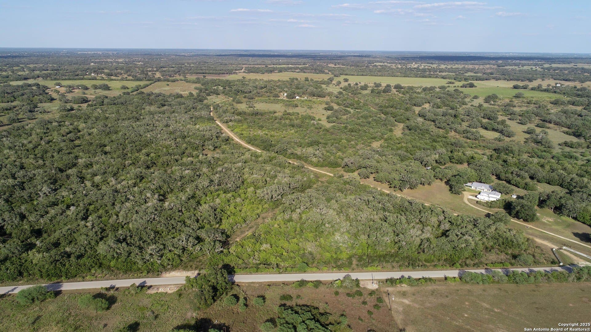 41.57 acres in De Witt County - photo 3
