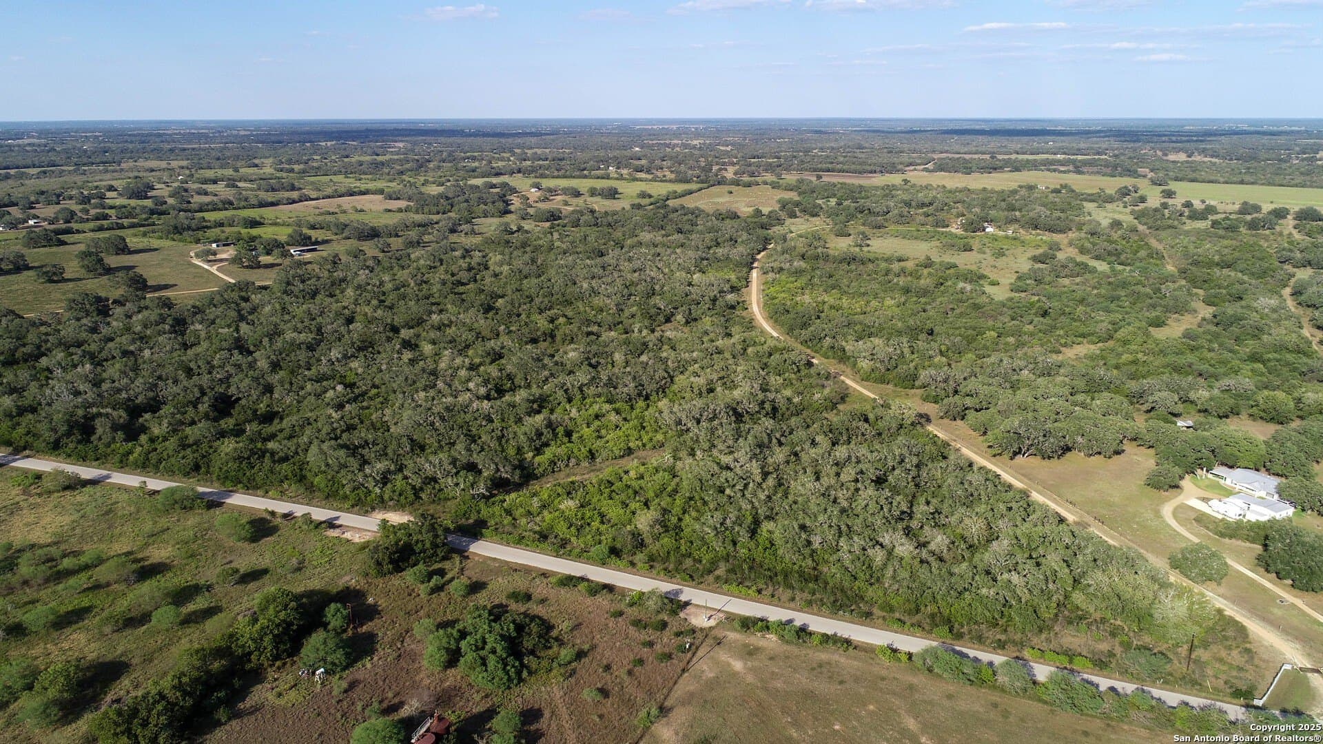 41.57 acres in De Witt County - photo 2