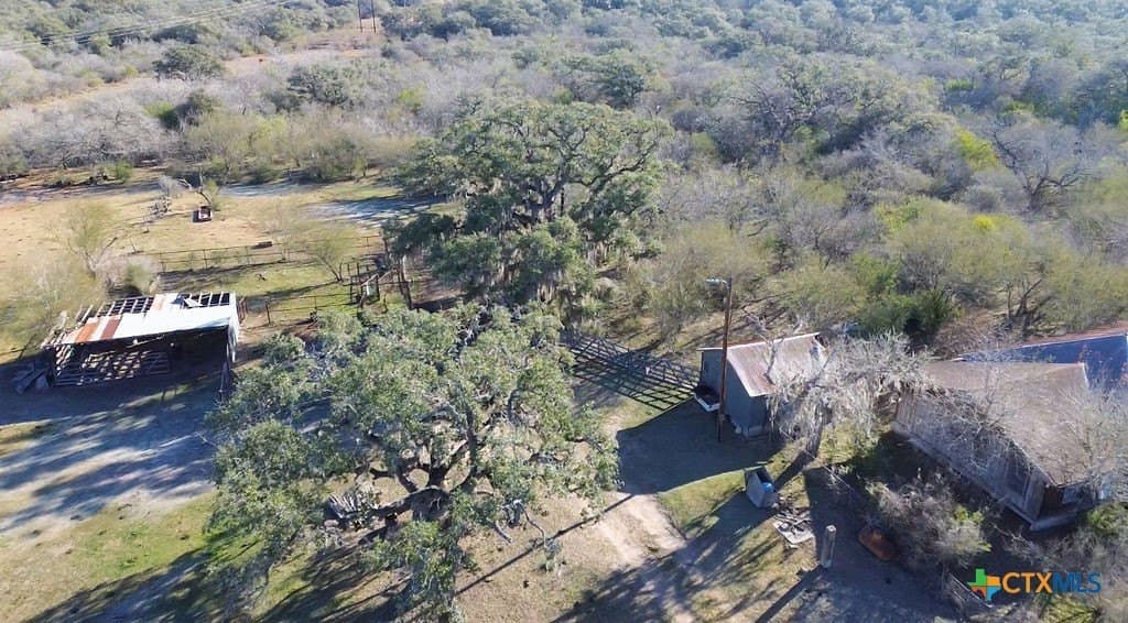 165.24 acres in Goliad County - photo 3