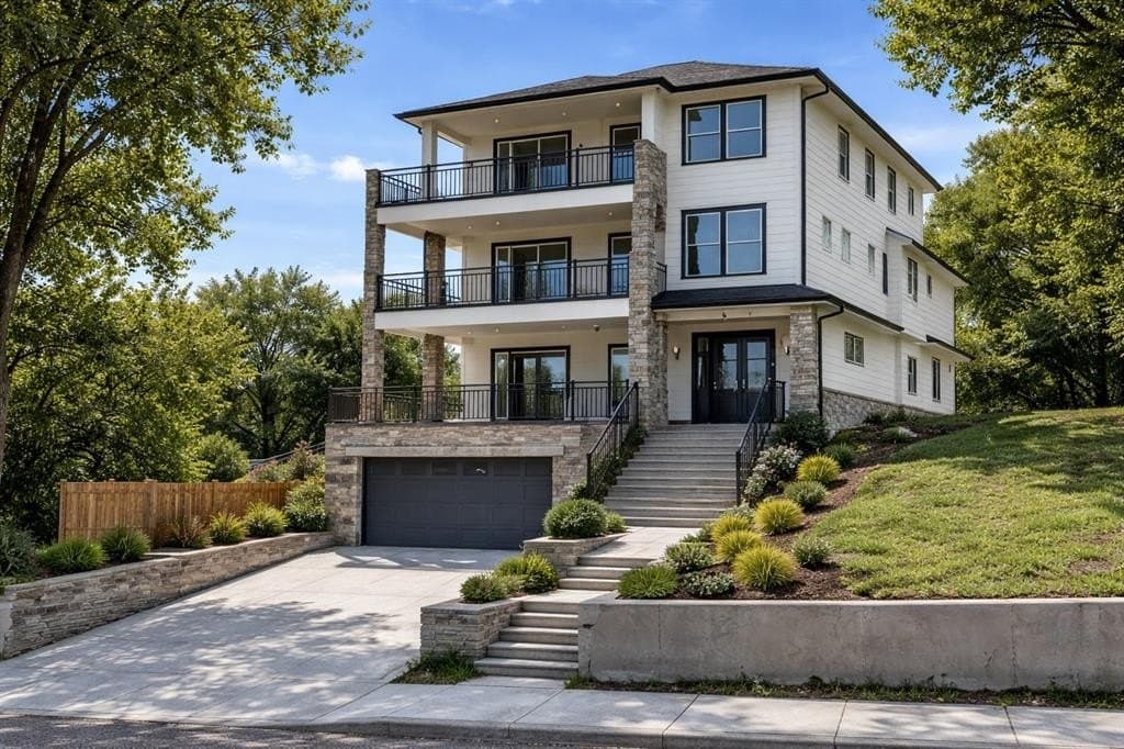 1254 E Magnolia Avenue