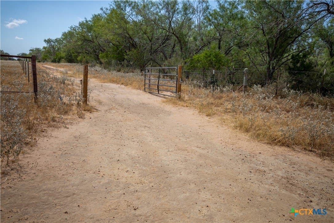 26.65 acres in Atascosa County - photo 31